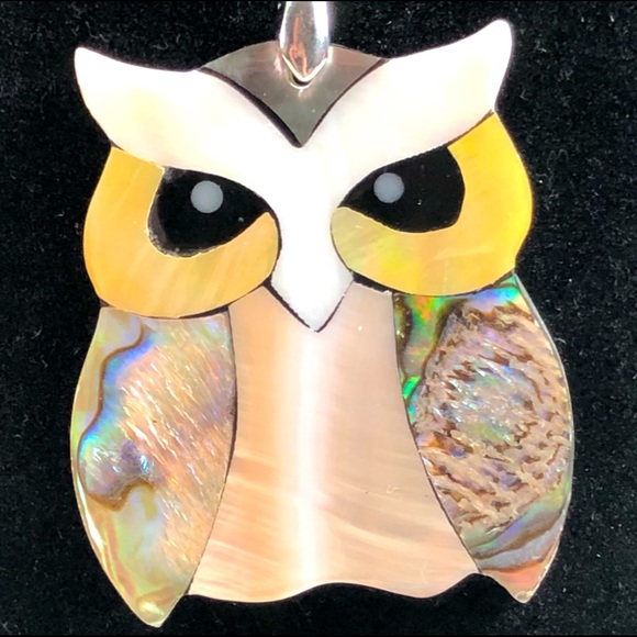 Owl abolone shell pendant necklace in many colors, beautiful on silver chain - Picture 4 of 8